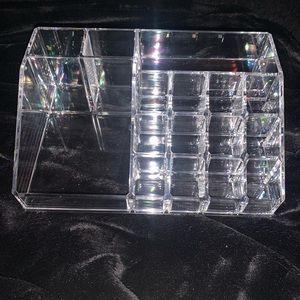 Clear Makeup Container, brand new MUST GO